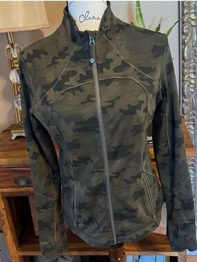 Lululemon Define Green Camo Jacket Sz 8